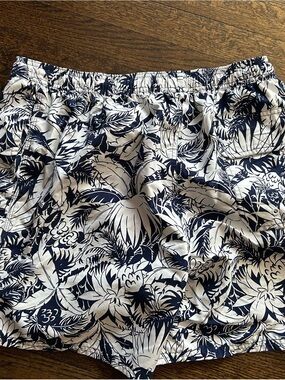 Lot of
5. Vineyard Vines Navy and White Floral Swim Trunks